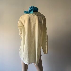 Vintage | Soft yellow oversized night shirt | Lace and embroidery